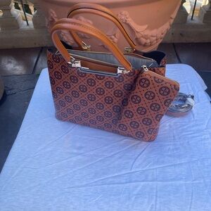 Top quality handbag, 2 piece, long shoulder strap.